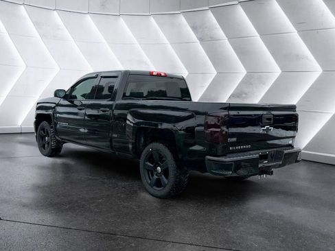 Used 2018 Chevrolet Silverado 1500 Custom w/ Custom Value Package image 4