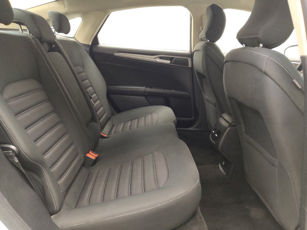 Used 2018 Ford Fusion SE FWD image 19