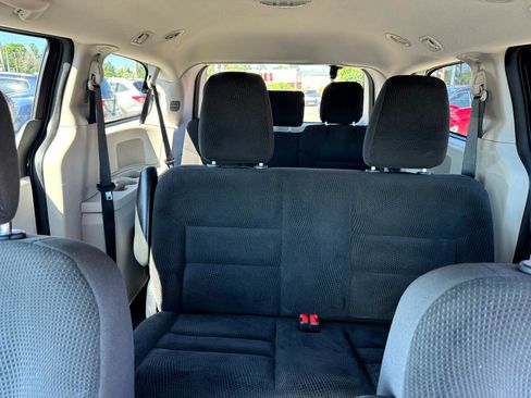 Used 2019 Dodge Grand Caravan SE image 17