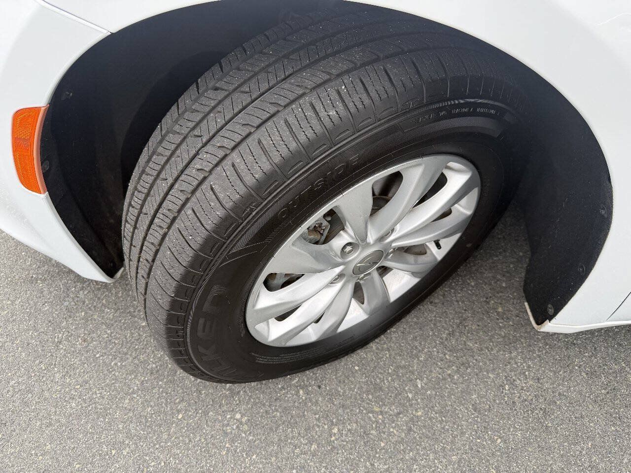 Used 2018 Chrysler Pacifica Touring-L FWD image 24