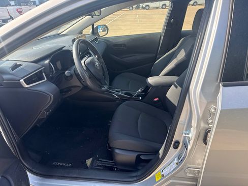 Used 2022 Toyota Corolla LE FWD image 11