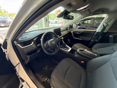 Used 2025 Toyota RAV4 XLE AWD/4WD image 10