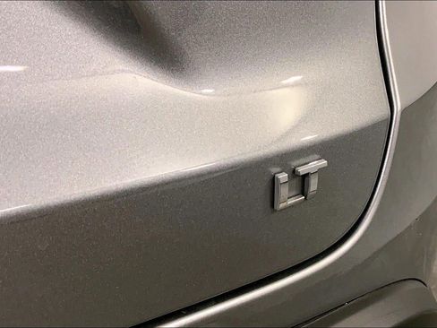 Used 2025 Chevrolet Trax LT w/ LT Convenience Package image 8