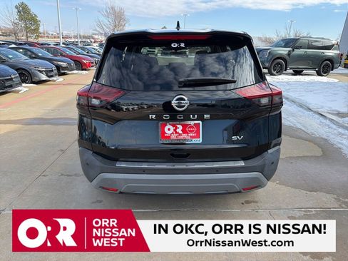 Used 2021 Nissan Rogue SV image 4