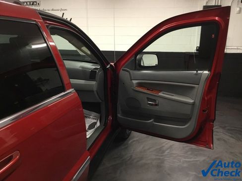 Used 2005 Jeep Grand Cherokee Limited image 39