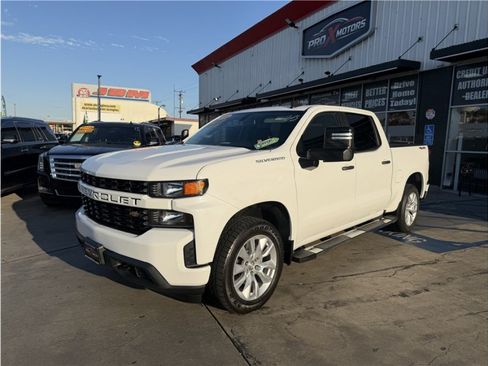 Used 2019 Chevrolet Silverado 1500 Custom w/ Custom Max Trailering Package AWD/4WD image 3