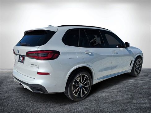 Used 2021 BMW X5 xDrive40i w/ M Sport Package image 3