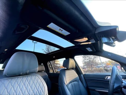 Used 2025 BMW X7 M60i image 13