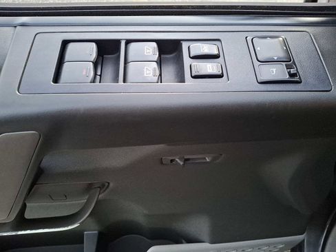 Used 2004 Nissan Titan SE w/ (Bed) Utility Bed Pkg image 12