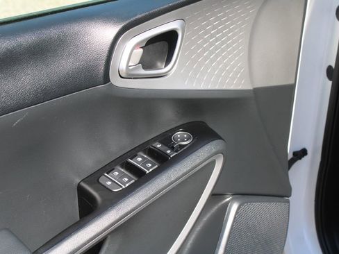 Certified 2025 Kia Soul LX image 19