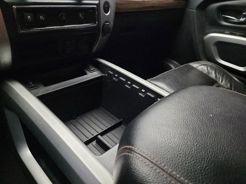 Used 2017 Nissan Titan SL image 26