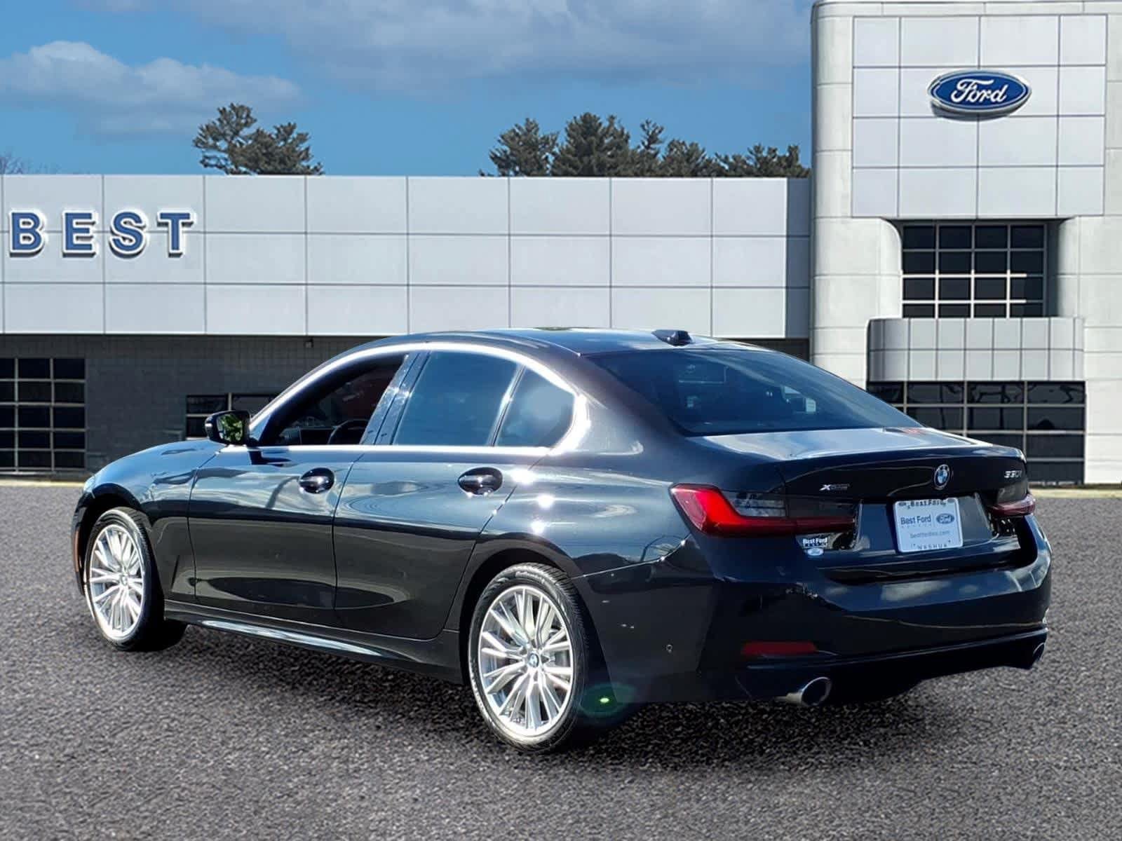 Used 2024 BMW 330i xDrive Sedan w/ Premium Package AWD/4WD image 4