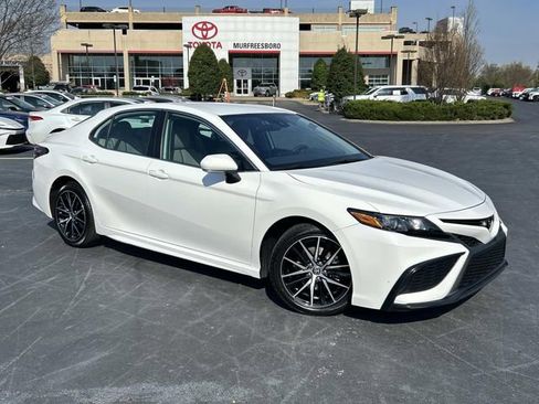 Used 2024 Toyota Camry SE image 2