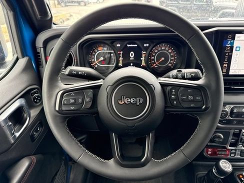 Used 2025 Jeep Wrangler Unlimited Rubicon AWD/4WD image 18