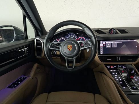 Used 2020 Porsche Cayenne AWD/4WD image 19