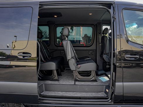 Used 2023 Mercedes-Benz Sprinter 2500 image 9