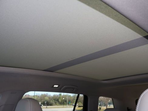 Certified 2025 Volkswagen Atlas SEL image 27