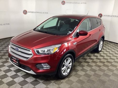 Used 2017 Ford Escape SE w/ SE Cold Weather Package image 1