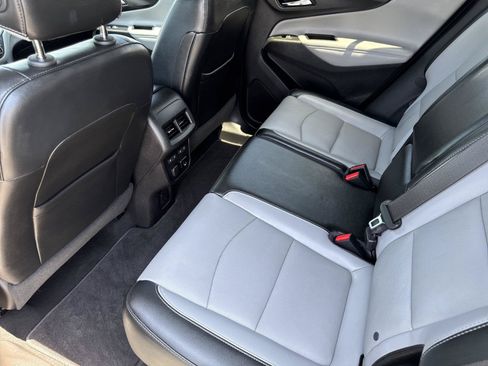 Used 2018 Chevrolet Equinox Premier FWD image 32