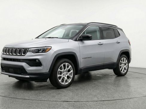 Used 2025 Jeep Compass Limited AWD/4WD image 3