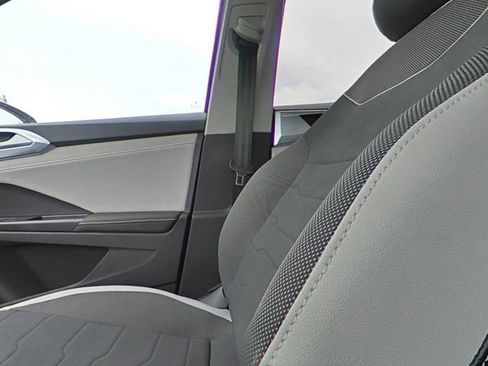 Used 2025 Volkswagen Taos SE image 16