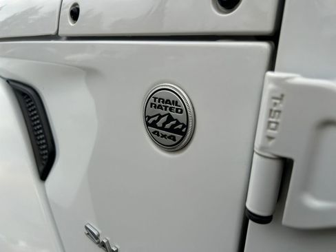 Used 2020 Jeep Wrangler Unlimited Sahara image 33