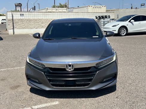 Used 2018 Honda Accord Touring image 8