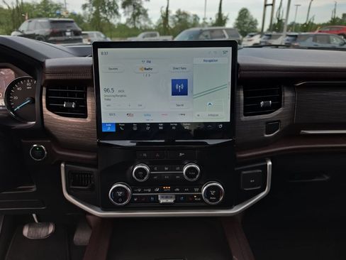 Used 2024 Ford Expedition Limited AWD/4WD image 10