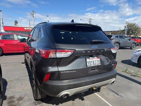 Used 2020 Ford Escape Titanium image 7