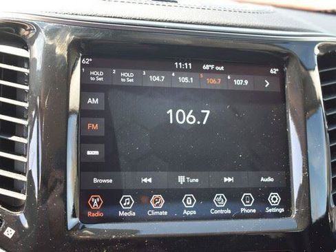Used 2019 Jeep Cherokee Limited FWD image 32