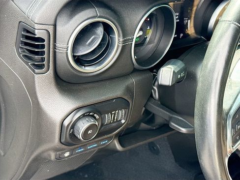 Used 2022 Jeep Wrangler Unlimited Sahara w/ Cold Weather Group AWD/4WD image 11