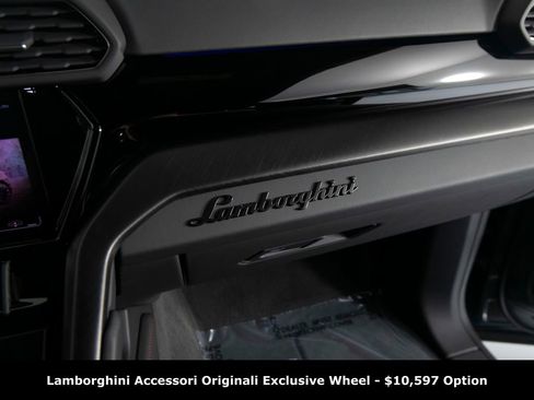 Used 2024 Lamborghini Urus S AWD/4WD image 35