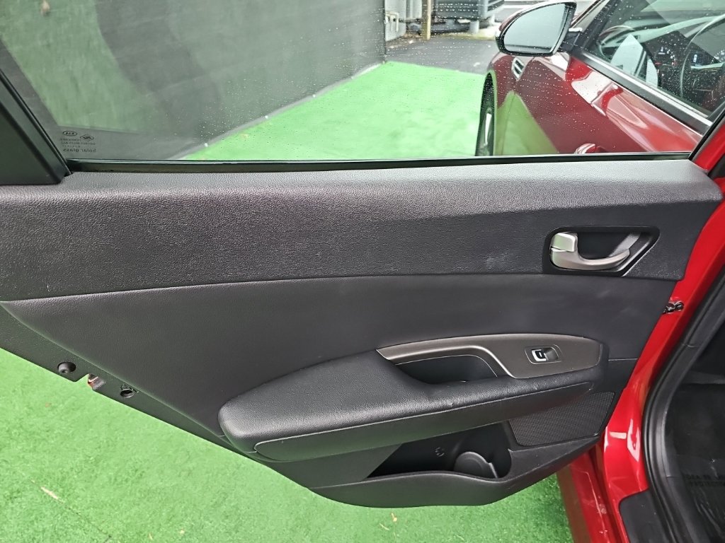 Used 2017 Kia Optima LX FWD image 35