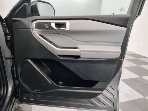 Used 2022 Ford Explorer XLT w/ Equipment Group 202A image 28