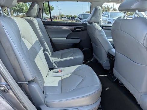 Used 2024 Toyota Highlander Platinum AWD/4WD image 33