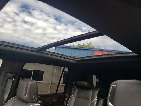 Used 2023 Cadillac Escalade ESV Premium Luxury image 37