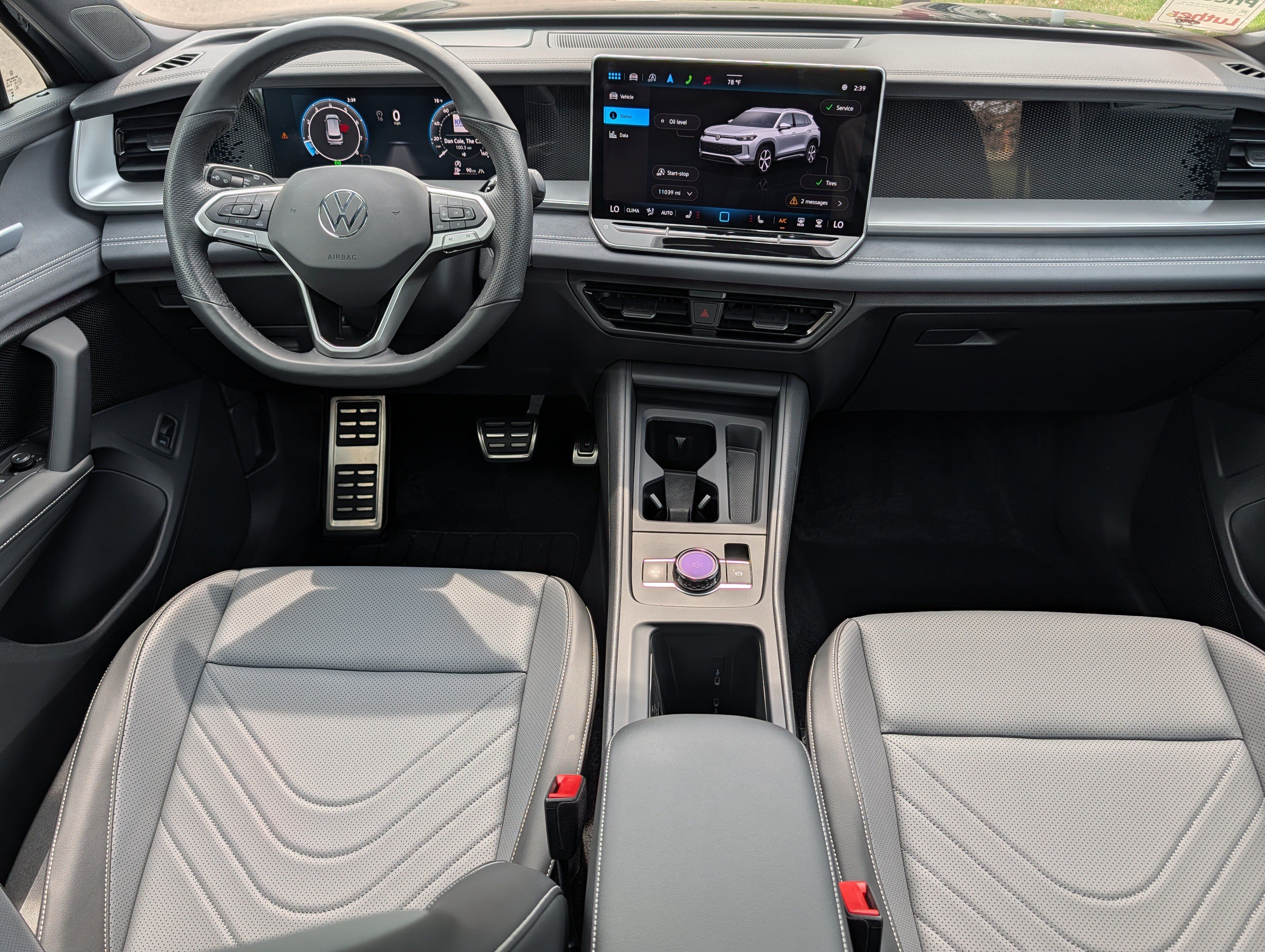 Certified 2025 Volkswagen Tiguan SE R-Line AWD/4WD image 10