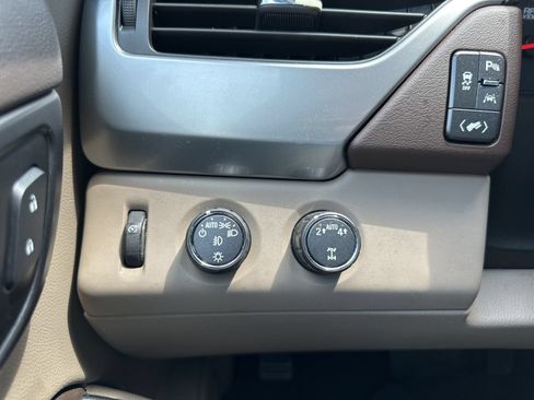 Used 2018 Chevrolet Suburban LT AWD/4WD image 41
