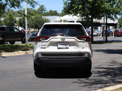 Used 2024 Toyota RAV4 LE FWD image 8