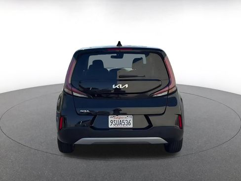 Used 2025 Kia Soul LX w/ LX Technology Package FWD image 12