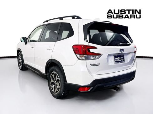 Used 2022 Subaru Forester Premium AWD/4WD image 5