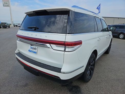 Used 2023 Lincoln Navigator Reserve AWD/4WD image 7