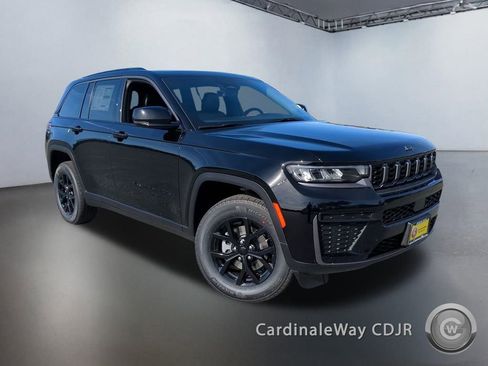 New 2026 Jeep Grand Cherokee Laredo image 1