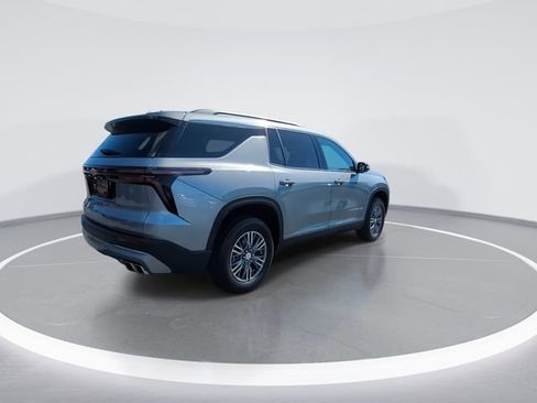 Used 2025 Chevrolet Traverse LT FWD image 8