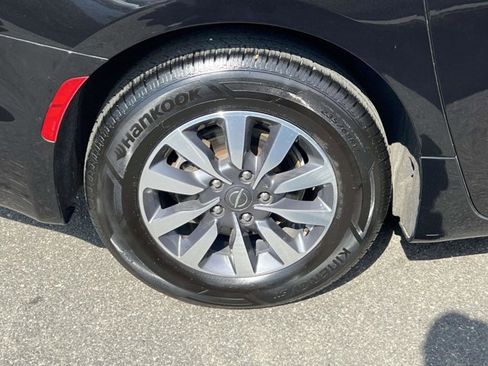 Used 2021 Chrysler Pacifica Touring-L w/ Uconnect Theater Family Group FWD image 6