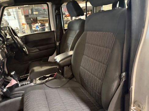 Used 2012 Jeep Wrangler Unlimited Sport AWD/4WD image 41