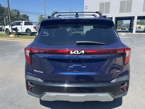 Used 2024 Kia Seltos SX w/ SX Sunroof Package AWD/4WD image 4