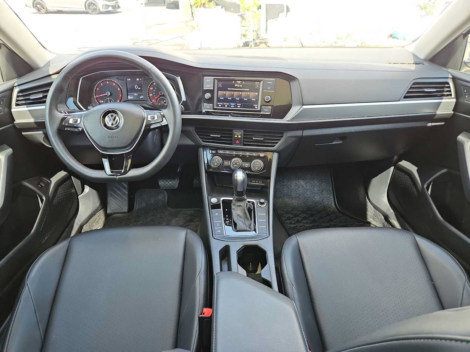 Used 2020 Volkswagen Jetta SE w/ SE Cold Weather Package FWD image 12