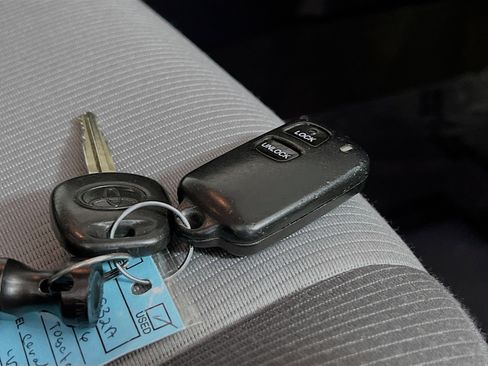 Used 2016 Toyota Corolla L image 35