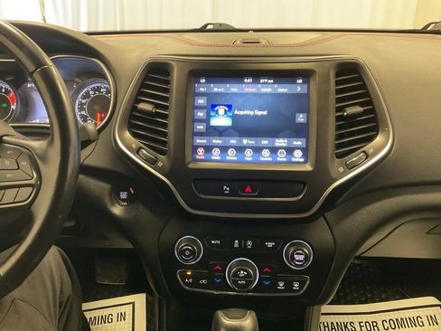 Used 2020 Jeep Cherokee Trailhawk w/ Cold Weather Group AWD/4WD image 12